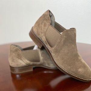 Clarks Camzin Maple Suede Bootie Size 8